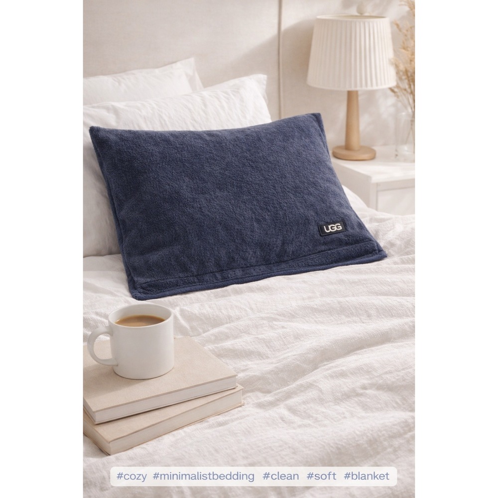 UGG Quilted Pillow Sham Navy Blue Jersey Fleece Standard Size 20x26 Zippered‎